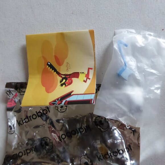 2009 3” KIDROBOT CUCOS ALVIN CUBE BOY DESIGNER ART URBAN VINYL FIGURE - Picture 5 of 11